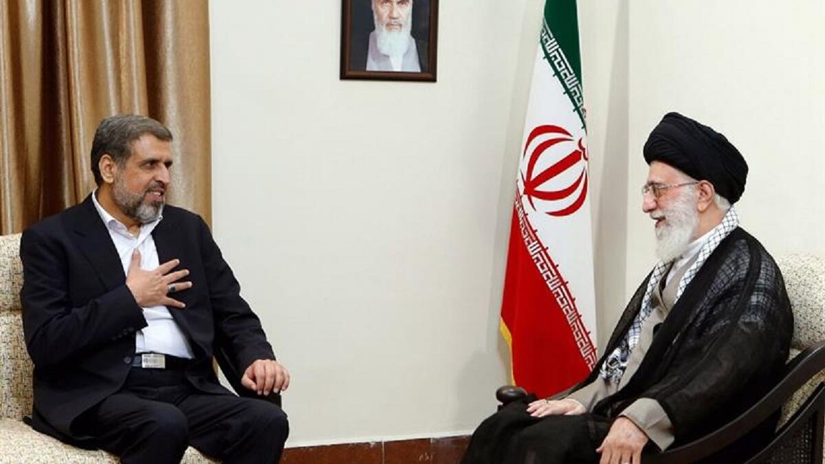 في ظل التحولات الإقليمية في الشرق الأوسط بدأت تظهر ملامح مد وجزر خفي بين حركة حماس وإيران،فكانت إيران تقدم الدعم اللامتناهي لحماس على الصعيد السياسي والعسكري.هذا الدعم تلاشى خصوصا بعد رفض حماس دعمها لحرب سوريا وقيام قادتها بالدعم المعنوي لثوار سوريا