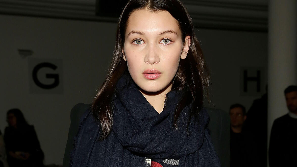 عارضة الأزياء بيلا محمد حديد من أصول فلسطينية وعائلة مسلمة