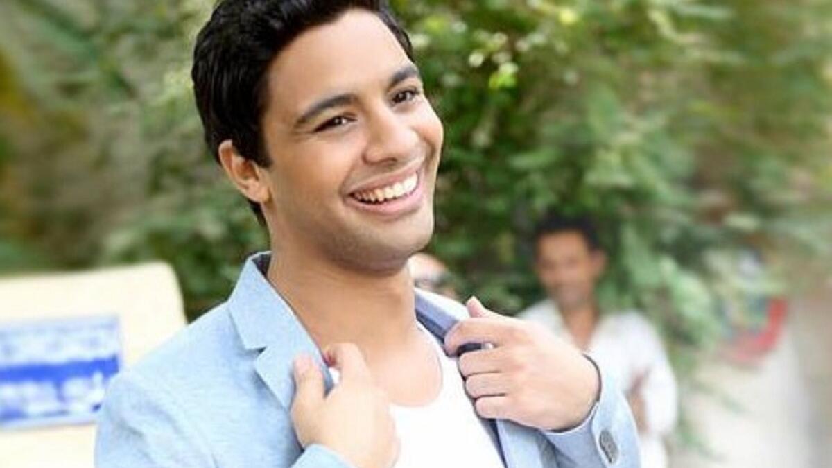 نجا المطرب الشاب أحمد جمال مؤخراً من الموت بأعجوبة في حادث سيارة بعد 24 ساعة فقط من نجاته في حادث مماثل، لينضم لقائمة طويلة من نجوم الفن الذين أفلتوا بأعجوبة من الموت المحقق .