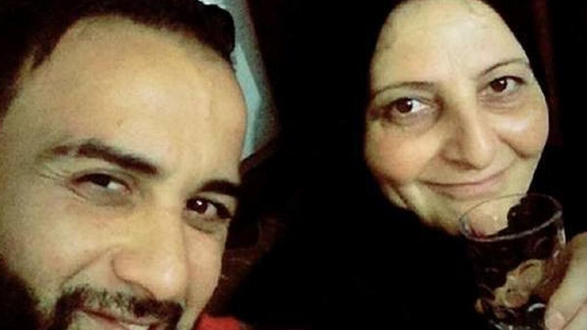 قام شاب أردني بقتل والدته وفصل راسها عن جسمها  بسكين وذلك دون سبب، هذه الجريمة هزت الشارع الاردني والعربي. وتناقل رواد مواقع التواصل الاجتماعي صور للجريمة. التي تعد من اخطر الجرائم التي شهدها الأردن.