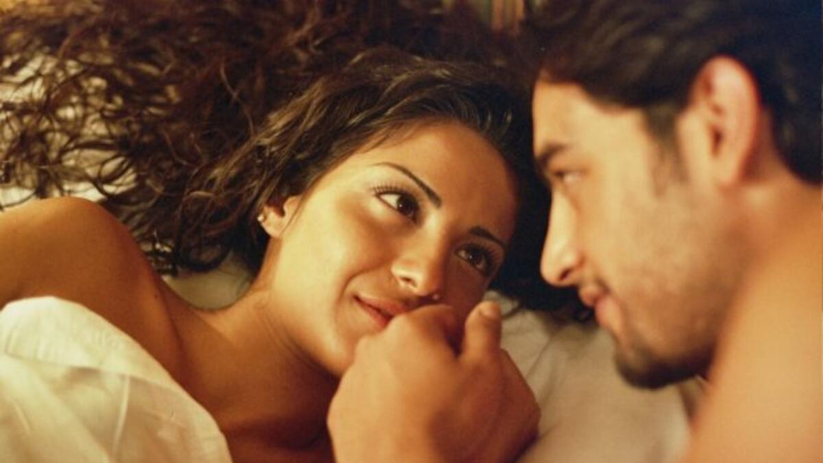 قبلة الفنان هاني سلامة مع الفنانة اللبنانية دوللي شاهين في فيلم ويجا، وكان اول ظهور لفنانة دوللي في السينما.