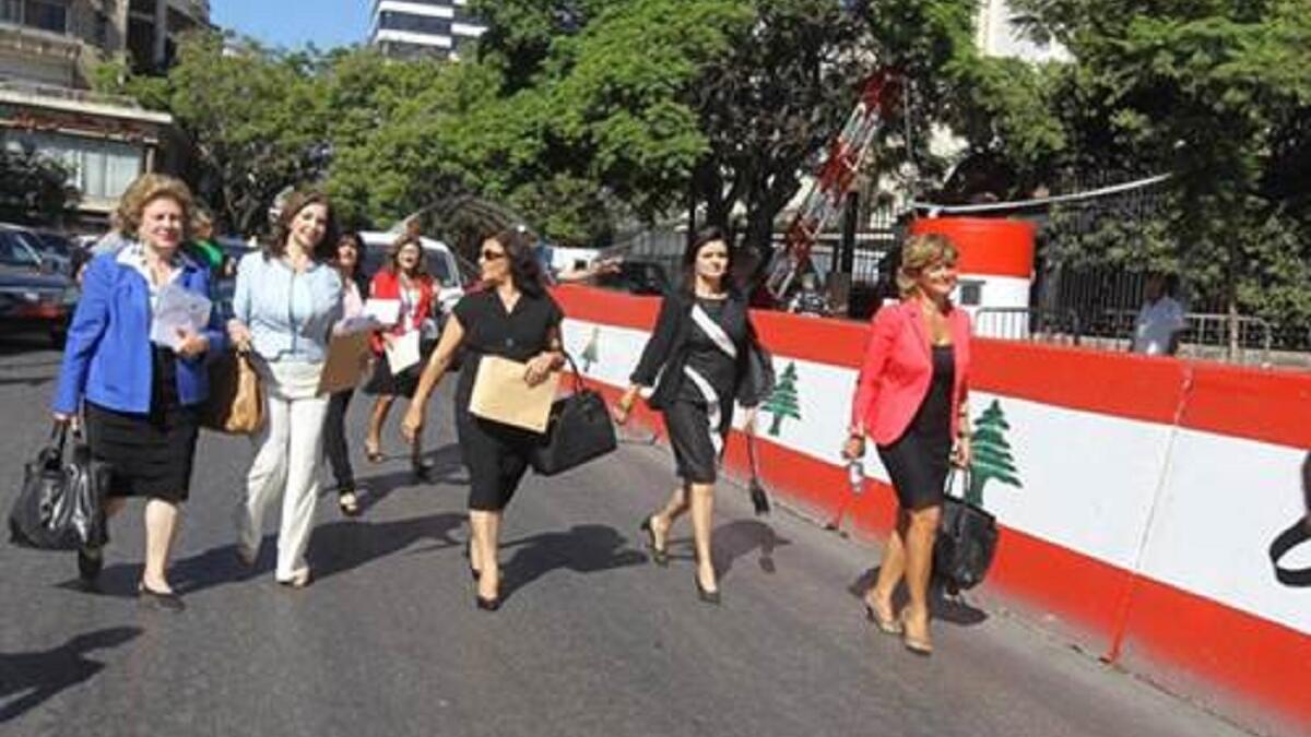 احتل لبنان المرتبة 143، حيث لا تشكل النساء سوى ثلاثة بالمائة من أعضاء البرلمان. وأتت عمان في المرتبة (142)، تلتها الكويت في المرتبة (141).وحلّت مصر في المرتبة (132) في قائمة أقل الدول تمكيناً للمرأة سياسياً في العالم. أما السعودية فحلت في المرتبة 121.