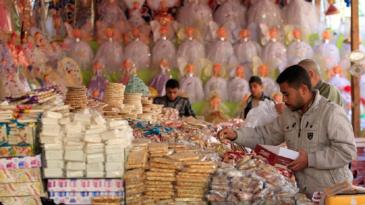 حلوى المولد النبوي الشريف من تراث المصريين منذ العصر الفاطمي، ويأتي الاحتفال هذا في ظل ارتفاع شديد للأسعار، واختفاء للسكر الذى هو أساس في تصنيع الحلوى.