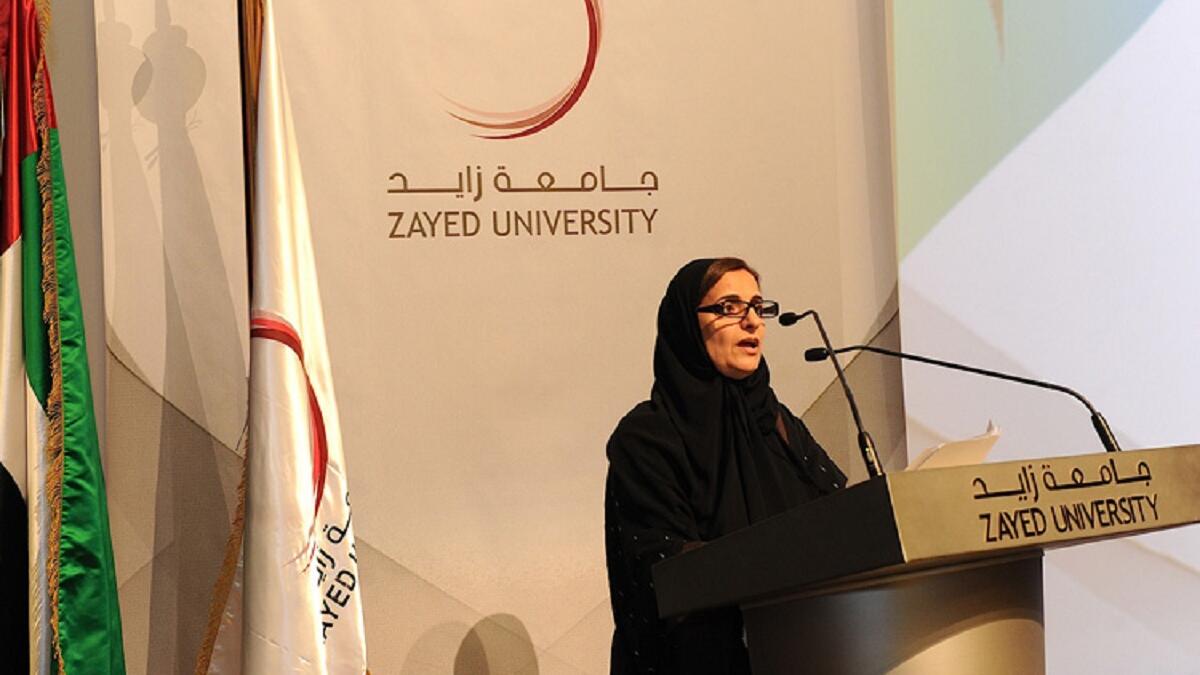 الشيخة لبنى بنت خالد القاسمي - الإمارات:
ابنة أخ حاكم الشارقة، تعتبر أول إماراتية تشغل منصب وزير اقتصاد، تم تعيينها بعد ذلك وزيرة للتجارة الخارجية عام 2008، قبل أن تتولى منصب وزيرة التنمية والتعاون الدولي عام 2013، صنفتها مجلة "فوربس" كأقوى امرأة عربية.