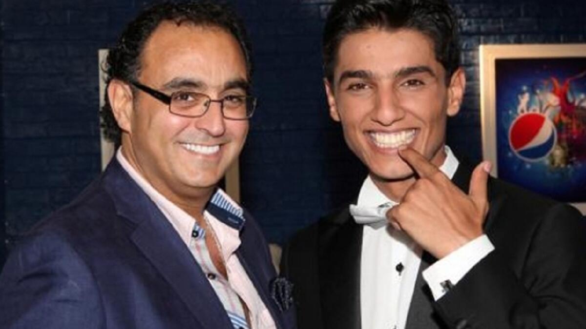 لقبه "صانع ابتسامات النجوم"وهو الدكتور محمد انشاصي فبقدر ثقته فيما يقدمه نجد نجاحاته حديث الساعة.صنع بإبتكاراته اسماً لمع في عالم طب وتجميل الأسنان عالمياً، ليسجل باسمه اختراعات وابتكارات غيرت مجرى تجميل الأسنان.والتي تألق بها معظم فناني الوطن العربي