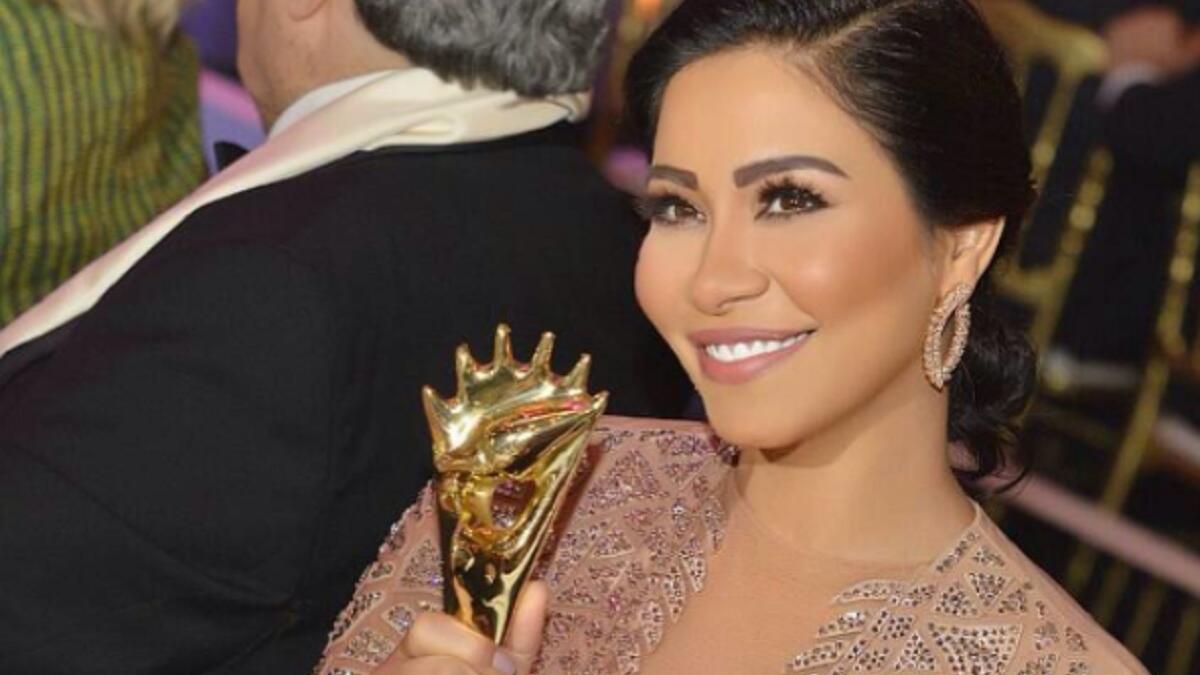 المطربة المصرية شيرين عبد الوهاب/ جائزة أفضل مطربة عربية، وأحرجت اللجنة بعفويتها حين علقت أنها لم تفعل شيئا في 2016