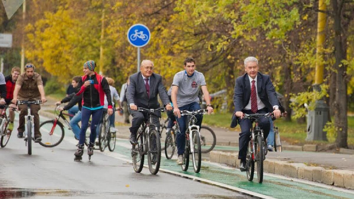 رئيس بلدية موسكو (يمين) سيرغي سوبيانين ورئيس جامعة موسكو الحكومية فيكتور سادوفنيتشي