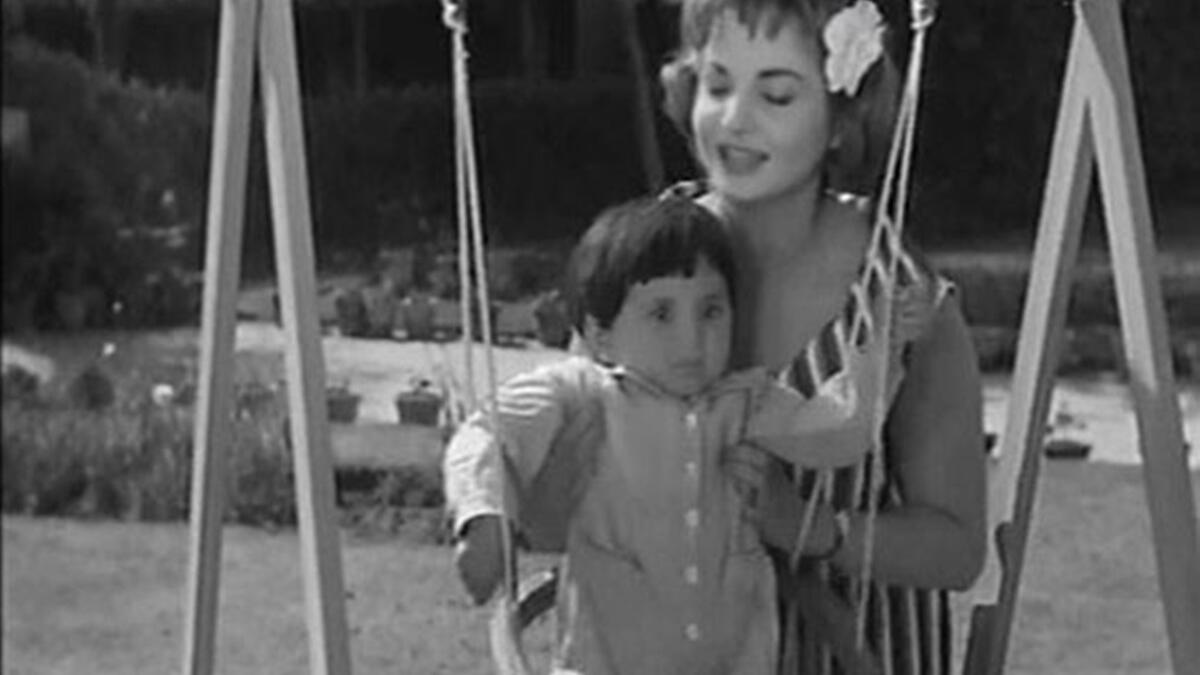 كما في عيد الفطر والأضحى فإن مسرحيتا مدرسة المشاغبين والعيال كبرت، الراعي الرسمي لهذا العيد فاستعد عزيزي القاريء لمشاهدة فيلم "المرأة المجهولة" للفنانة شادية والتي غنت فيه "سيد الحبايب" على كل الفضائيات وفي كل الأوقات.