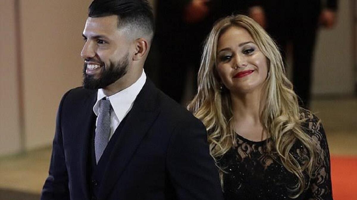 مهاجم مانشستر سيتي سيرجيو أجويرو وصديقته كارينا تيجيدا