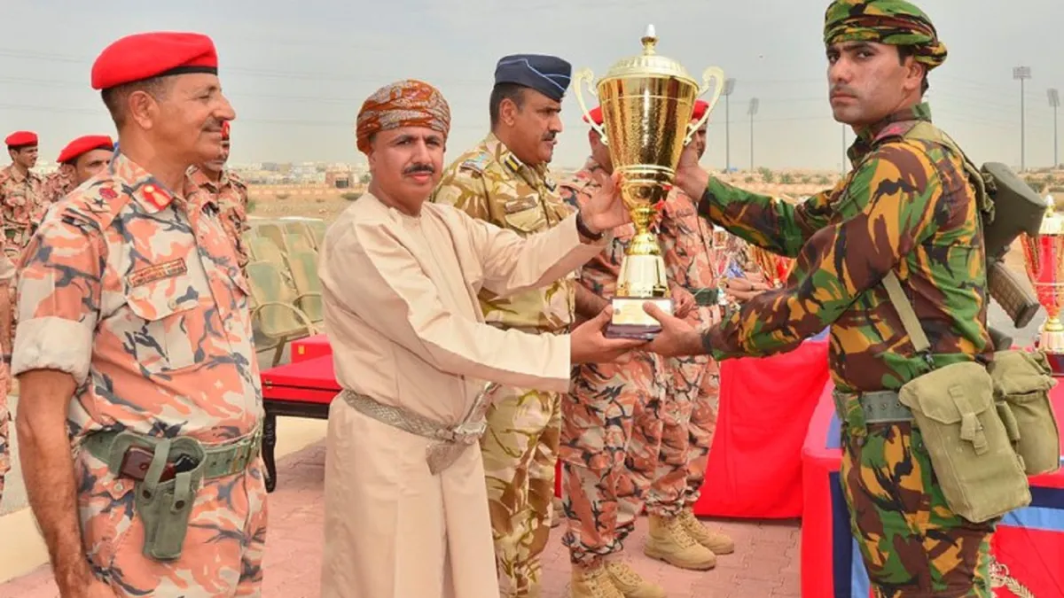 الجيش العماني: احتل الجيش العماني المركز التاسع في قائمة أقوى جيوش الوطن العربي، حيث يصل تعداده 62 ألف مقاتل، يصلح لأداء الخدمة به 1.4 مليون شخص، وتعداد الاحتياطي به 20 ألف مقاتل.