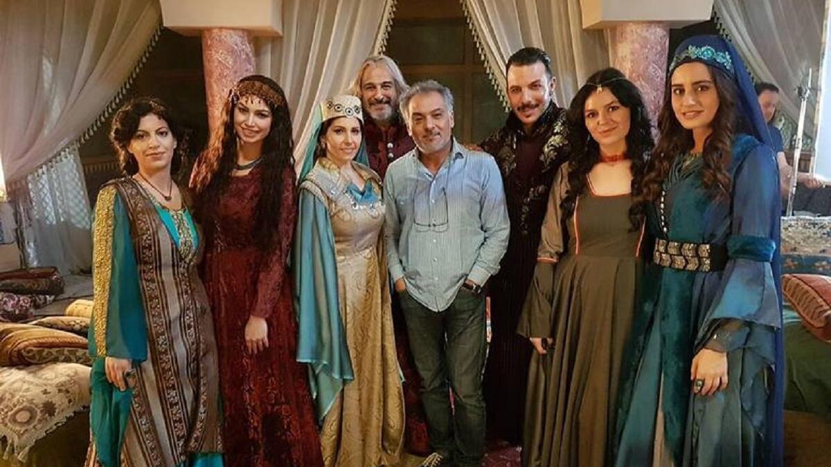 تشابه بين المسلسل السوري "أوركيديا" بطولة جمال سليمان وبين المسلسل العالمي "صراع العروش"، في الأزياء ومقتطفات من القصة والشخوص.