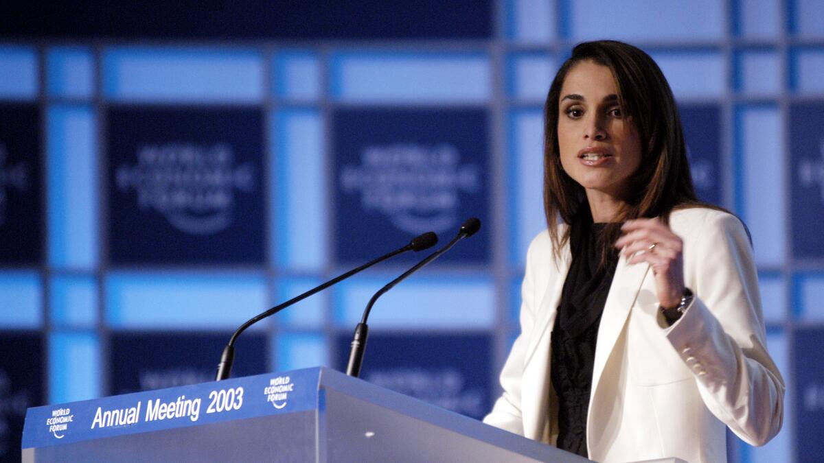 نشرت مجلة أمريكية عن أشهر السيدات وأكثرهن تأثيرا في العالم وجاءت على رأس القائمة الملكة رانيا، والتى اعتبرتها المجلة أكثر من مجرد ملكة، فهي تمتلك ذكاء حادا وجمالا استثنائيا أهلها لأن تحتل مكانا دائما ضمن قائمة المائة امرأة الأكثر نفوذا في العالم.