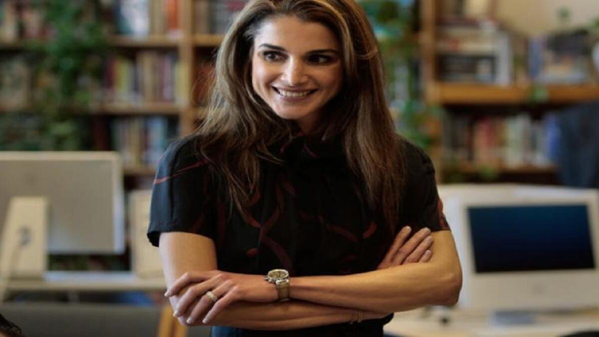 حصلت على شهادة إدارة أعمال وحاسبات ومعلومات من الجامعة الأمريكية في القاهرة.عملت في سيتي بنك وشركة أبل في مدينة عمّان. وأكملت دراستها العليا في جامعة باريس إذ حازت شهادة الدراسات المعمقة في العلوم الإدارية من قسم الدراسات التجارية العليا.