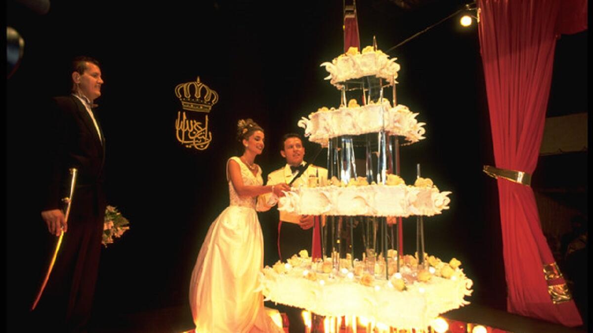 التقت الملكة رانيا بالملك عبد الله في حفل عشاء وكانت في ذلك الوقت تبلغ من العمر 23 عامًا بينما كان الملك عبدالله 31 عامًا.  وبعد مرور شهرين على لقائهما أعلنا خطبتهما، وتم الزواج بعد ستة أشهر.