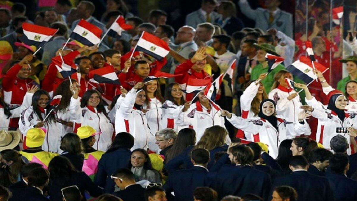 سادت حالة من الجدل بعد قيام أحد أفراد البعثة المصرية لأولمبياد ريو برفع علم المملكة العربية السعودية. اللاعب المصري الذي رفع علم السعودية يدعى حمادة طلعت، وهو لاعب المنتخب الوطني للرماية.