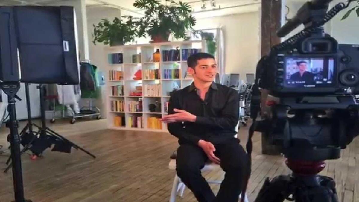 شاكر خزعل مؤلف فلسطيني كندي ولد في لبنان عام 1987 شاكر كاتب فلسطيني ناشط في شبكات التواصل الاجتماعي عن حقوق اللاجئين ونشاطات الإغاثة العامة. ولد لأب فلسطيني هو المخرج محمود خزعل وقد ورد اسمه في لائحة أهم 250 شخصية شرق أوسطية .