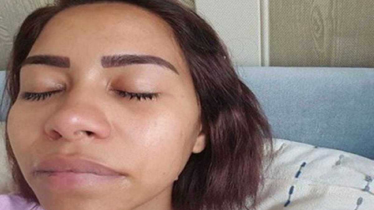 نشرت المطربة شيرين عبد الوهاب صورتها وهي تبكي مطالبة جمهورها بالوقوف إلى جوراها، وشكلت هذه الصورة صدمة لجمهورها لتسارع شيرين الى حذف الصورة.