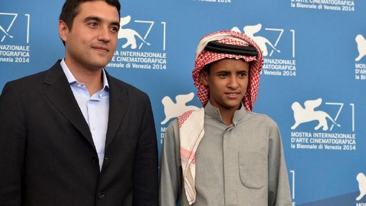 ويقوم بدور البطولة الطفل البدوي جاسر الصويلحيين (15 عاما) من قبيلة الحويطات في وادي رم والتي شاركت فعليا في الثورة العربية الكبرى قبل عقود.