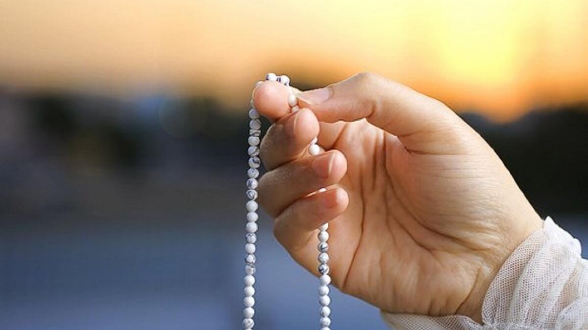 التوبة: المبادرة بالتوبة النصوح من جميع الذنوب والمعاصي، والإكثار من الاستغفار والتحلل من المظالم ماديًا ومعنويًا.