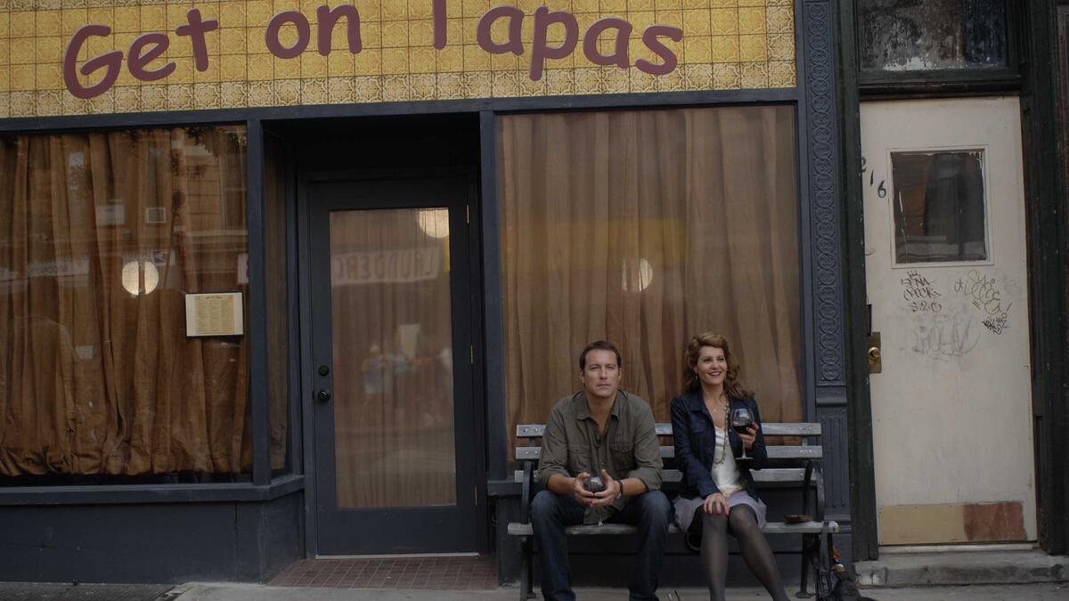 I Hate Valentine's Day
فتاة تدير محل لبيع الزهور، وتتعهد لنفسها بأن لا ترتبط برجل أكثر من 5 أيام لتحمي نفسها من إحباطات الحب، فتلتقي بشاب عفوي غريب عن المدينة يبدل فلسفتها في "الحب".