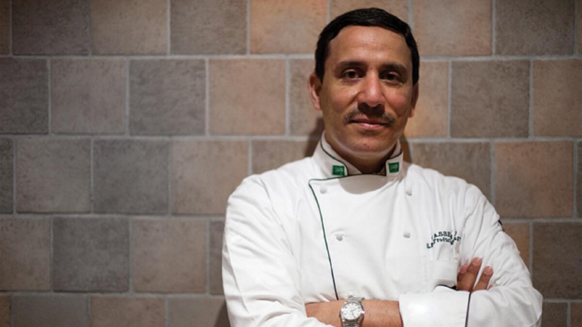 ياسر جاد: شيف سعودي ، درس فن الطهي وحصل على الماجستير من جامعة الملك عبد العزيز ، ودرس في معهد لا كوردون بلو في فرنسا ، وهو مدير تطوير المتنجات والشيف التنفيذي في الخطوط الجوية السعودية.