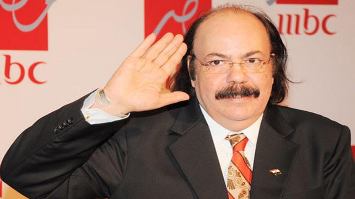 تعرّض الفنان طلعت زكريا لحملة هجوم شرسة، من قبل الشعب المصري بعد ثورة 25 يناير، الذي كان معارضًا لها، وفشل فيلمه "الفيل في المنديل"، الذي تم عرضه عقب ثورة 25 يناير مباشرة، بسبب هجومه على موقفه.