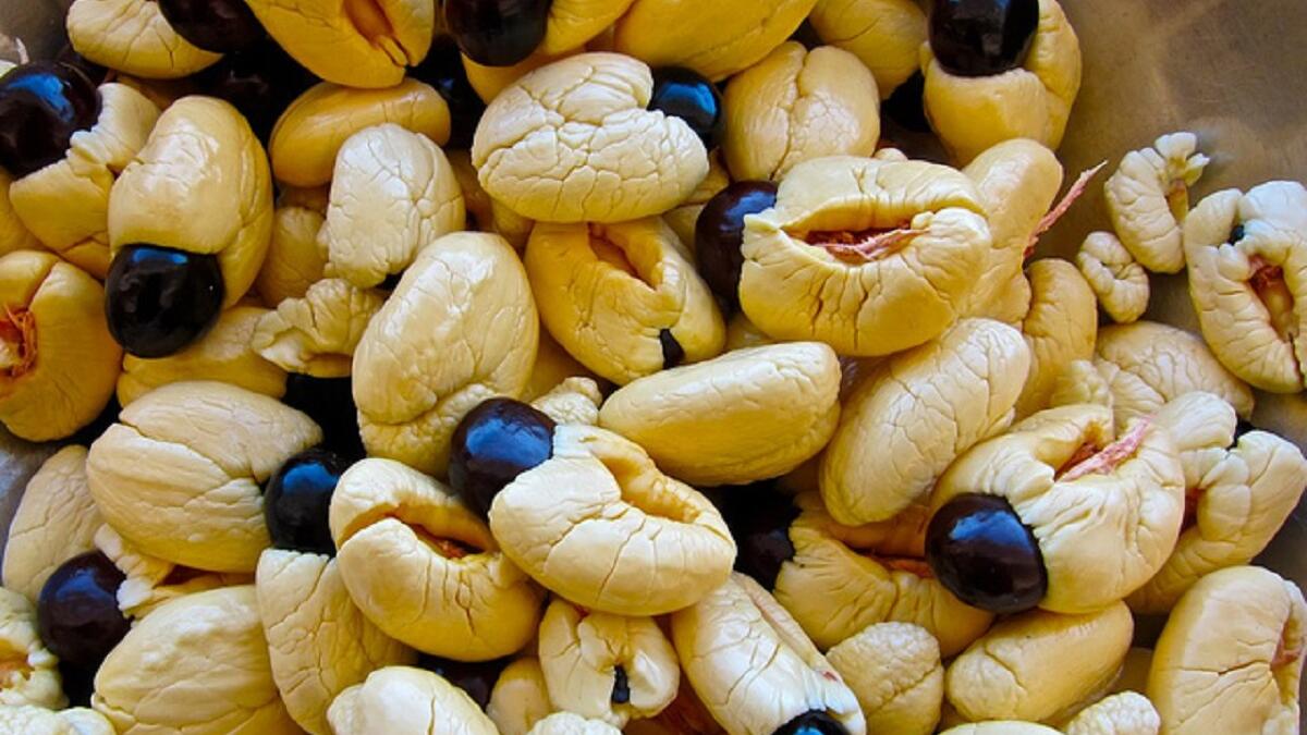 فاكهة آقية: أصلها غرب أفريقيا نقلت لجامايكا وهناك تنتشر، قادرة على خفض ضغط الدم والمساعدة في عملية الهضم والحماية ضد مرض السكري وخفض مستويات الكولسترول بالدم وبناء العظام القوية وتحسين الجهاز المناعي.