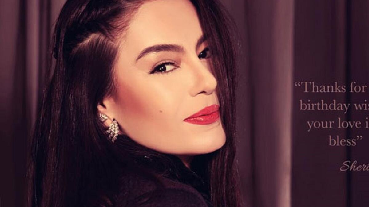 شيريهان الغائبة فنيًا منذ عام 2002 بعد فلم "العشق والدم" قررت أخيرًا العودة إلى الفن، بعد تردد سببه الخوف على نجوميتها وتاريخها الفني، والحرص على ثقة الناس، بعمل يضاهي العروض المسرحية بأوروبا وأمريكا.