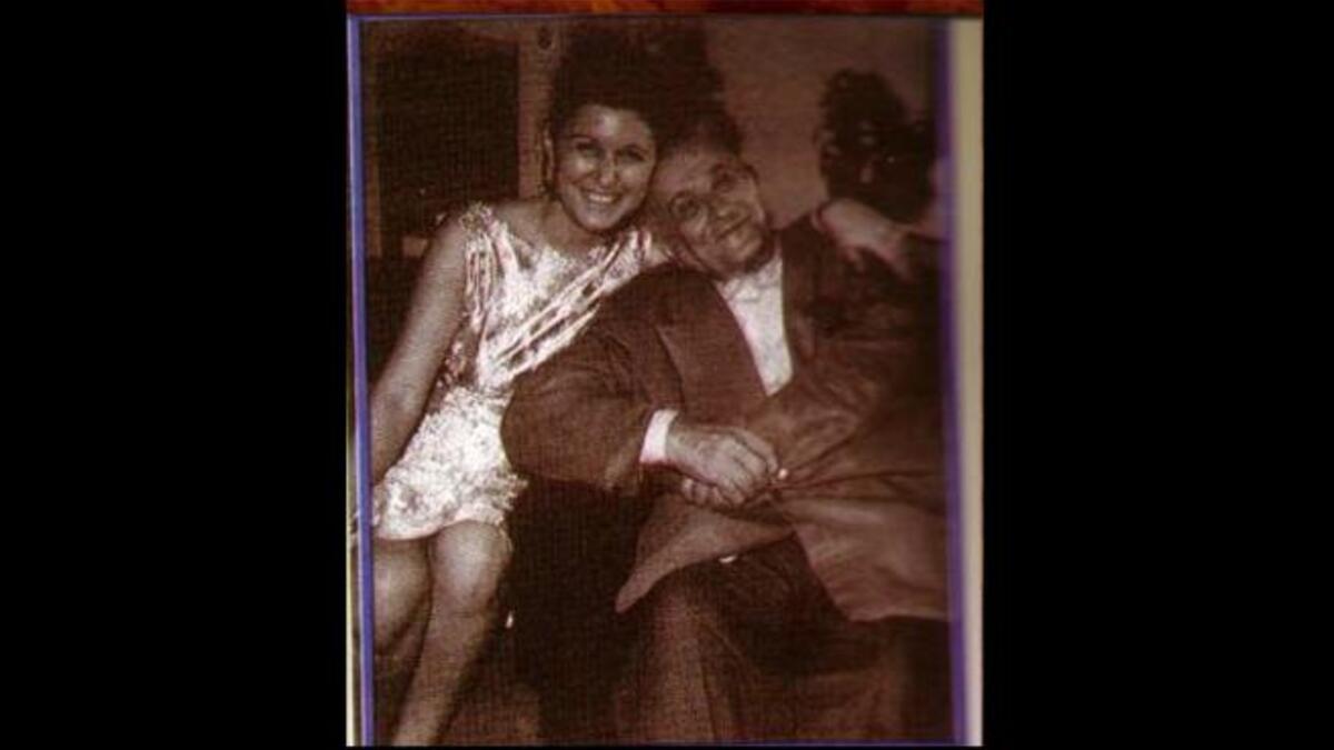 صورة لها مع والدها محمد حسني وكان خطاطا ومحبا للموسيقى. نشأت سعاد في بيت متواضع وكان تعليمها بسيطا وترتيبها العاشر بين أشقائها.