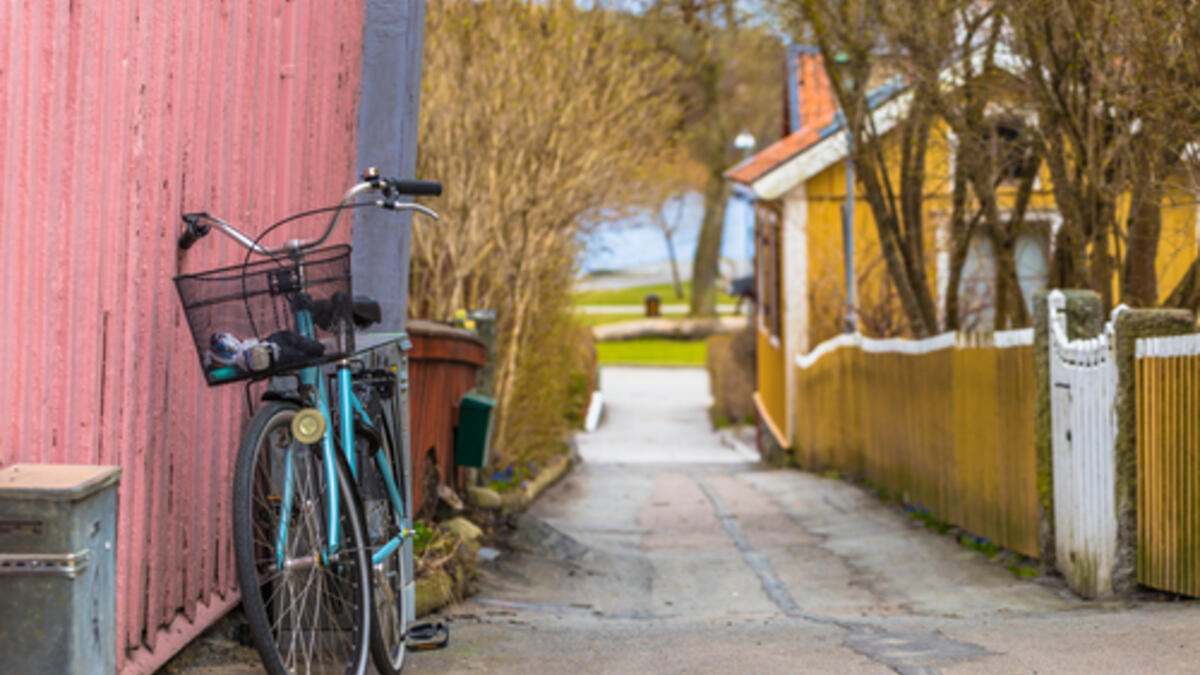 إقامة "دائمة" في السويد: عليك بالتقديم للحصول على "إقامة دائمة" في السويد، قبل أن تستطيع التقديم على الجنسية.