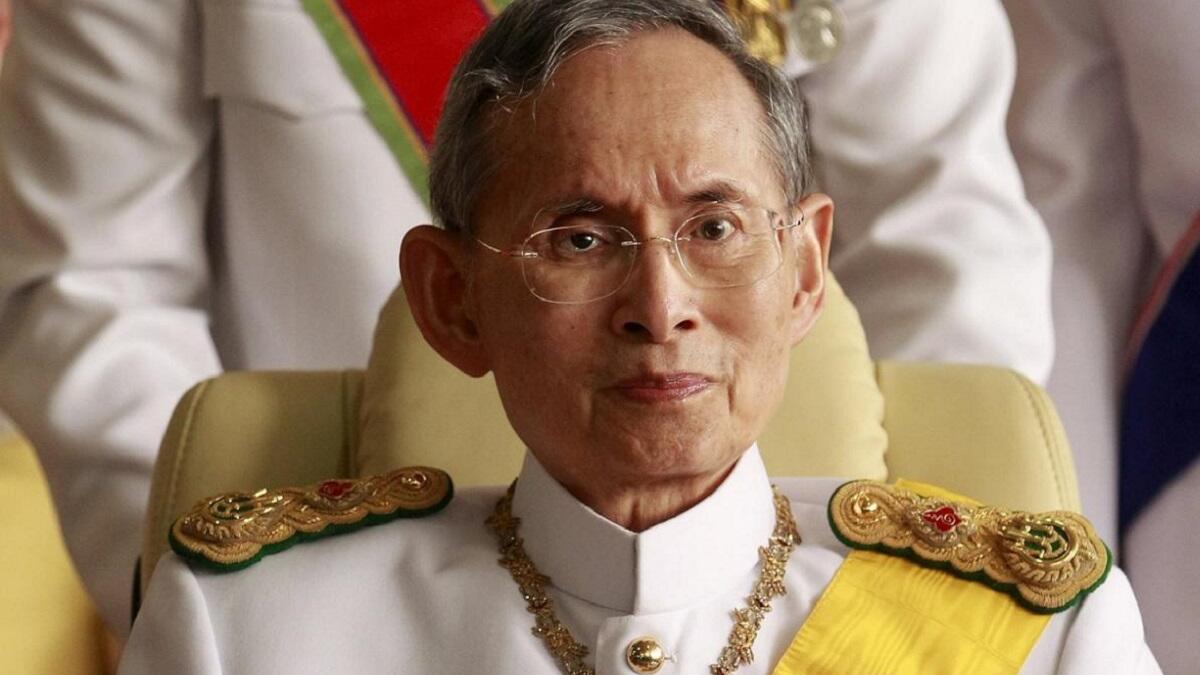 الملك "بوميبول أدولياديج":
رحل ملك تايلند في 13 أكتوبر/تشرين الأول، والذي جلس على عرشه قرابة 70 عامًا، والذي يعتبر عنصر استقرار البلاد.