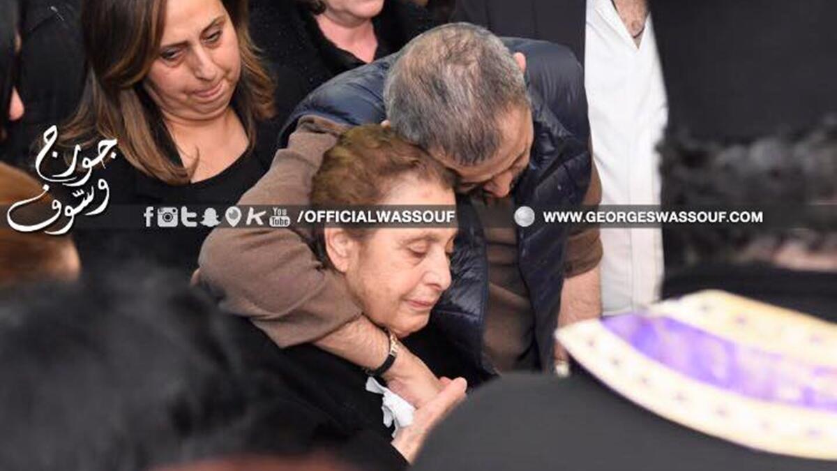 ظهر سلطان الطرب جورج وسوف في لقطات مؤثرة خلال جنازة والده إذ احتضن والدته مخففاً عنها وعن نفسه المصاب ونشرت الصفحة الرسمية للفنّان صوراً من مراسم تشييع جثمان والده بديع أسعد وسوف الذي وافته المنية في سورية. وتلقى “أبو وديع” التعازي في منزله في قرية الكفرون.