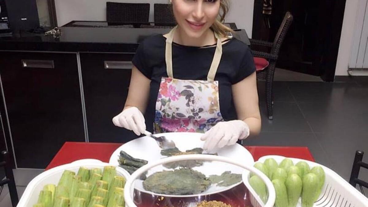 كشفت يارا عن مهارتها في الطهي حيث نشرت عبر حسابها على أحد مواقع التواصل: “ع بالي اطبخ اليوم شي نفسي فيه من أسبوع قولكم شو رح اطبخ؟! يلّي بيعرف بياكل من إيديّي” وبعد ساعات نشرت صورة وهي تحضر “الكوسا المحشي وورق العنب”.