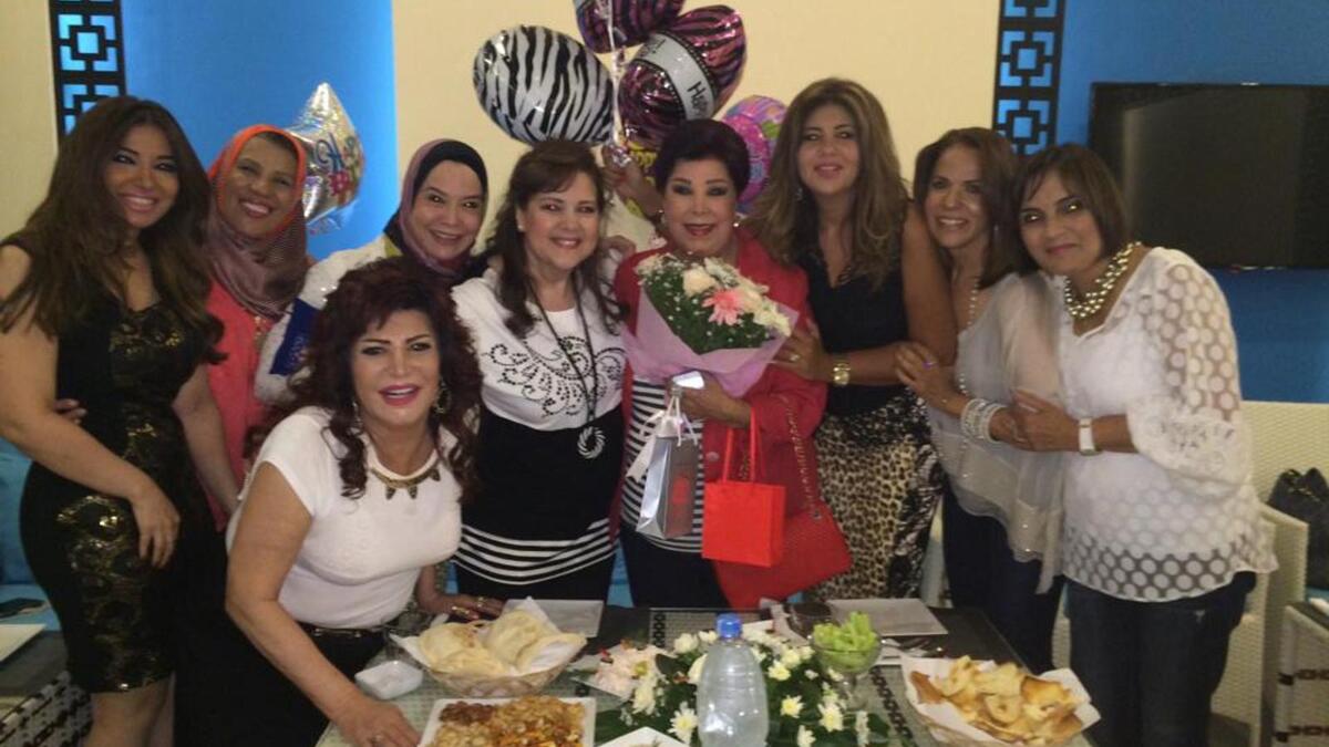 خلال احتفال الفنانة رجاء الجداوي بعيد ميلادها الـ80 تعرضت لحملة سخرية من رواد مواقع التواصل بعدما نشرت صور الاحتفال، الذين استهجنوا أن تحتفل بعيد ميلادها في هذا العمر.