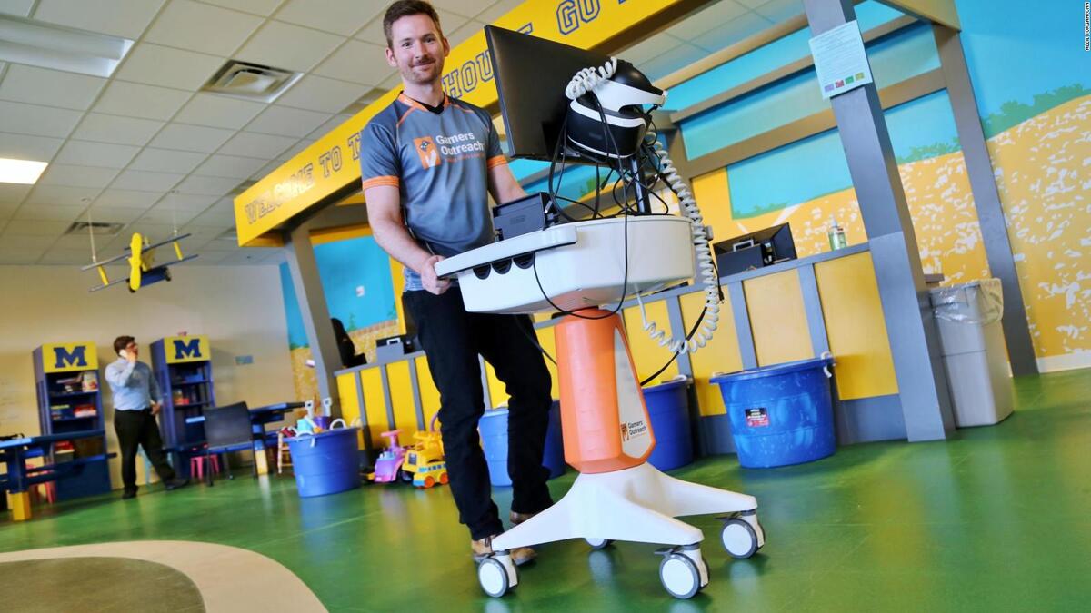 زاك ويغال: استطاع أن يسبغ على هوايته وشغفه بالألعاب الإلكترونية بعدًا إنسانيًا، إذ يقوم بتوفير أجهزة الألعاب للمستشفيات في أقسام الأطفال الذين يعانون من أمراض مستعصية.