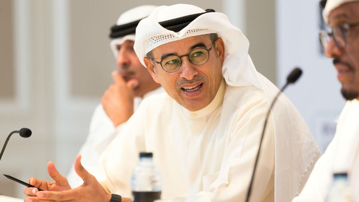 المركز السادس: محمد العبّار- رئيس شركة إعمار العقارية وشركة نون. كوم للتجارة الإلكترونية، عضو المجلس التنفيذي لحكومة دبي بصفته مدير دئرة التنمية الاقتصادية.