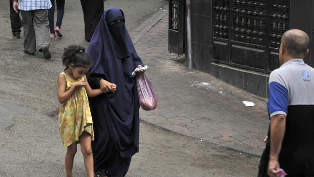 الجزائر: تم منع مسؤولات الحكومة من ارتداء أغطية الوجه في أماكن العمل، بدءا من أكتوبر/تشرين الأول 2018.