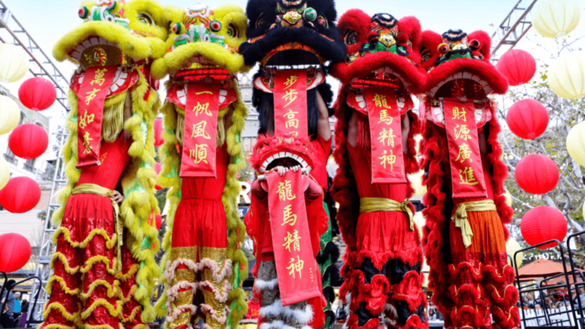 هناك مخاوف من انتشار "الكورونا" على نطاق واسع خلال عطلة رأس السنة الصينية التي تستمر لمدة أسبوع، وتنطلق في 24  يناير، حين يسافر الملايين من الصينيين إلى ديارهم للاحتفال، لكن هذه الاحتفالات ألغيت، وأُغلقت مدينة ووهان والعديد من المدن الصينية الأخرى.