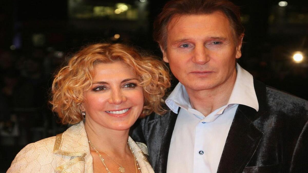 أثناء قيامها برحلة تزلج في عام 2009، تعرضت زوجة النجم الأمريكي "ليام نيسون"، ناتاشا ريتشاردسون، لإصابة بالغة في الرأس أودت بحياتها على الفور.