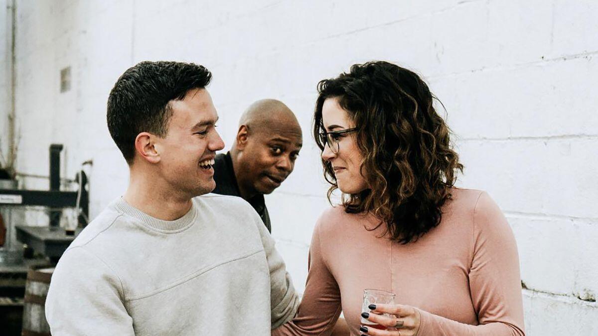 2014: عبارة Photobomb لوصف الشخص الذي يقوم بإفساد صوروة فوتوغرافية يتم إلتقاطها لأحدهم عبر الوقوف أمامه أو خلفه أو القيام بحركات مضحكة أمام عدسة الكاميرا.