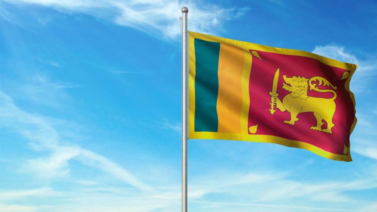 سريلانكا: عُرفت تحت الاستعمار البريطاني باسم سيلان منذ 1815 – 1948م. وتم تقديم اسم سريلانكا خلال حملة المطالبة باستقلال البلاد في أوائل القرن العشرين. واعتُمد رسميًا اسم جمهورية سريلانكا في 1972، وغيرت الجمهورية اسمها إلى جمهورية سريلانكا الديمقراطية الاشتراكية في 1978.