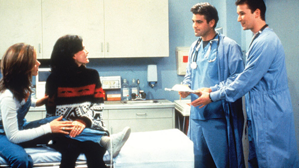 جورج كلونى ونوح وايلي: ظهروا فى الجزء الاول وقاما بدور الأطباء الجذابين الذين تقابلوا مع (مونيكا) و(رايتشل) عندما استخدمت (مونيكا) هوية التأمين الخاصة بـ(رايتشل) من أجل علاجها.