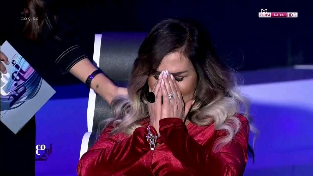 بكت الفنانة مها المصري أثناء حديثها عن تشوه وجهها بسبب عمليات التجميل الفاشلة خلال حوارها مع علا الفارس ببرنامج "مع أو ضد"، وقالت باكية بأنها فكرت بالاعتزال بسبب هذا التنمر.