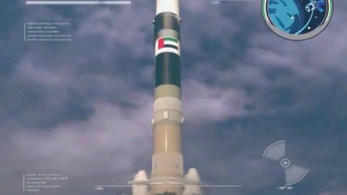 يعرض الوثائقي لقطات نادرة لتطوير القمر الاصطناعي خليفة سات داخل الغرف النظيفة في مختبرات تقنيات الفضاء في مركز محمد بن راشد للفضاء، والذي أطلق بنجاح في نهاية أكتوبر 2019 من مركز "تانيغاشيما" الفضائي في اليابان على متن الصاروخ (H-IIA).