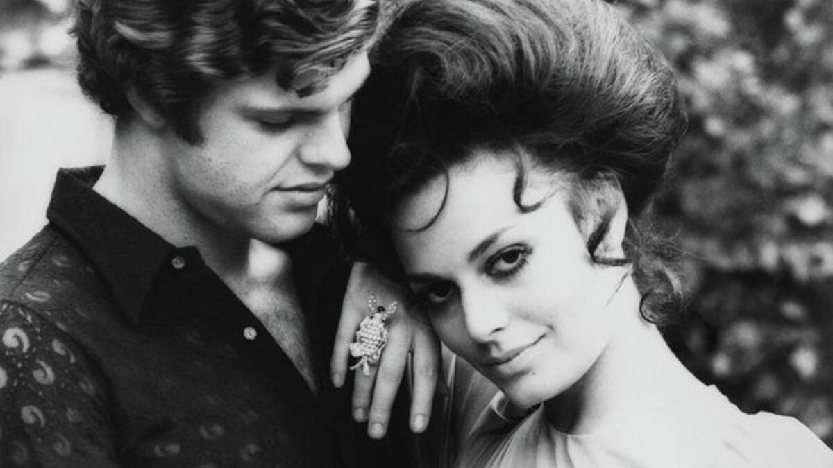 لا يعلم الكثيرون أن الممثلة "ديان فون فورستنبرغ" حصلت على اسمها الأخير من من خلال زوجها الأول من الأمير الألماني "إدوار إيغون فورستنبرغ".