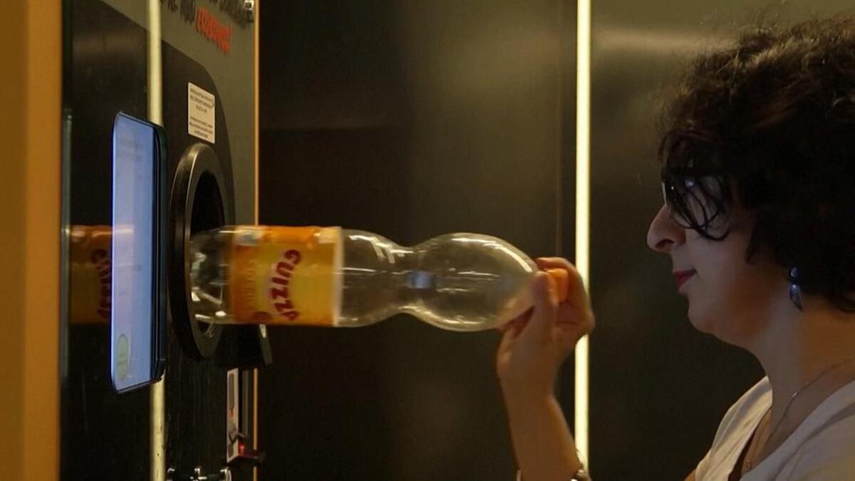 في 2019: يمكنك دفع ثمن تذكرة المترو في روما باستخدام عبوة بلاستيكية، حتى الآن تم إعادة تدوير أكثر من 350 ألف عبوة.