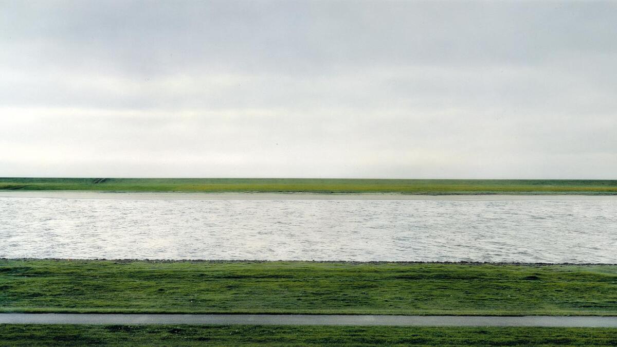 2. Andreas Gursky, Rhein II