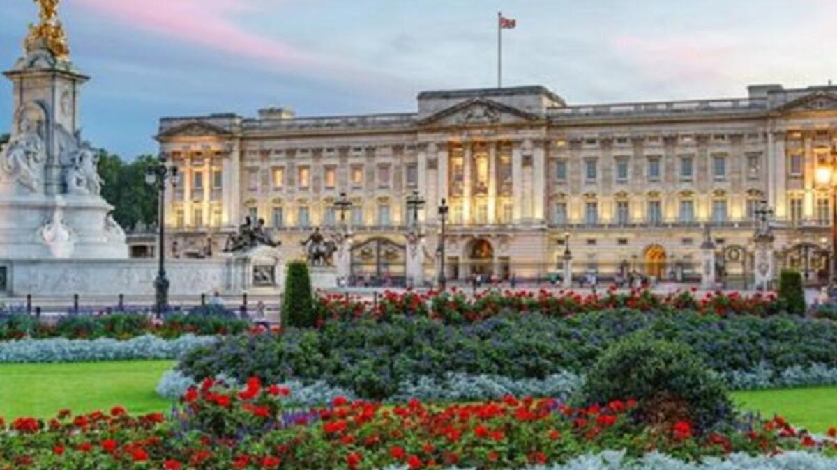 1. قصر باكنغهام، لندن، المملكة المتحدة