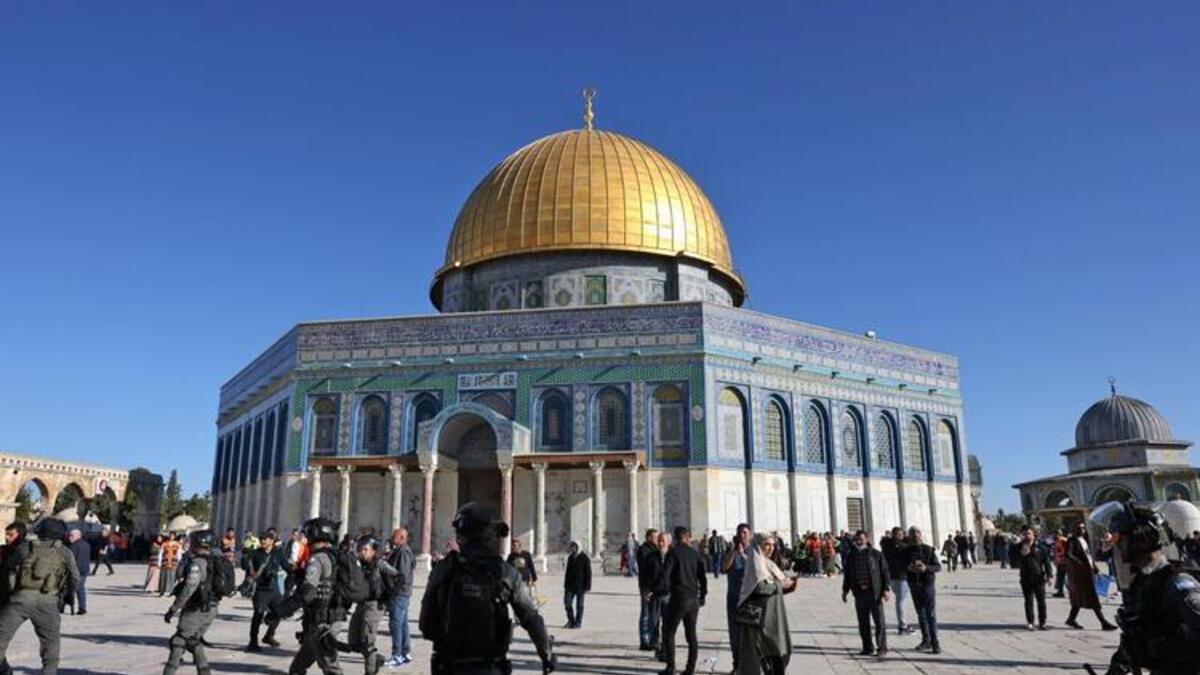 Palestinian Protesters Confront Israeli Police During Ramadan