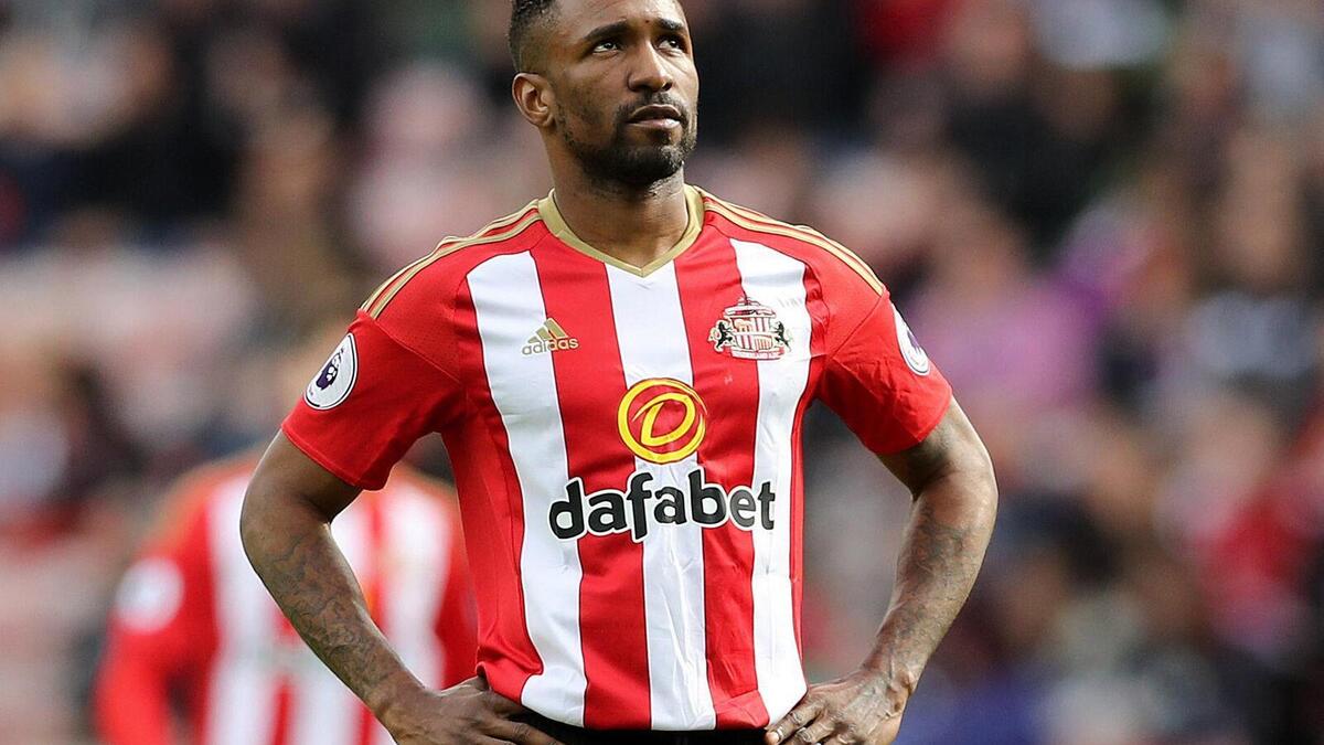 المركز الثامن: المهاجم الإنجليزي جيرماين ديفو (2001–2003, 2004–2014, 2015–2019) برصيد 162 هدفاً في 496 مباراة